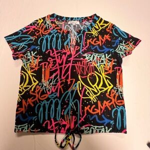 LOVE J COLORFUL GRAPHIC TOP W/DRAWSTRING BOTTOM -LARGE
MULTIPLE BRIGHT COLORS